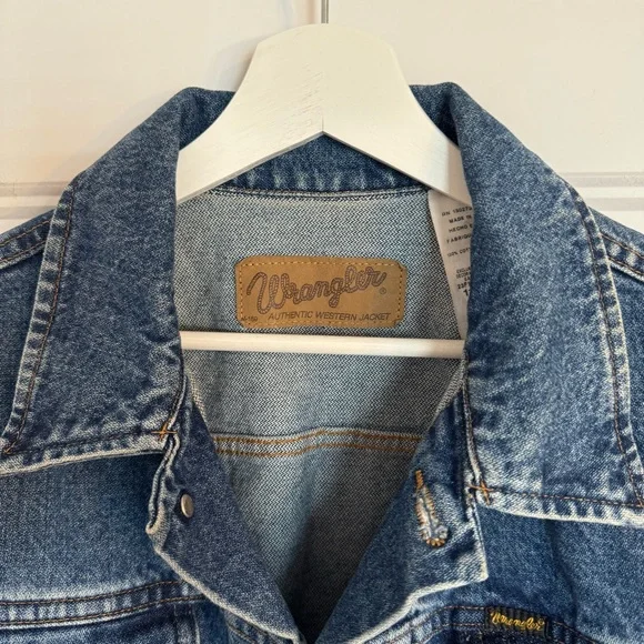 Wrangler Authentic 100% Cotton - Western Blue Denim Jacket Size M Oversized fit - Picture 2 of 11
